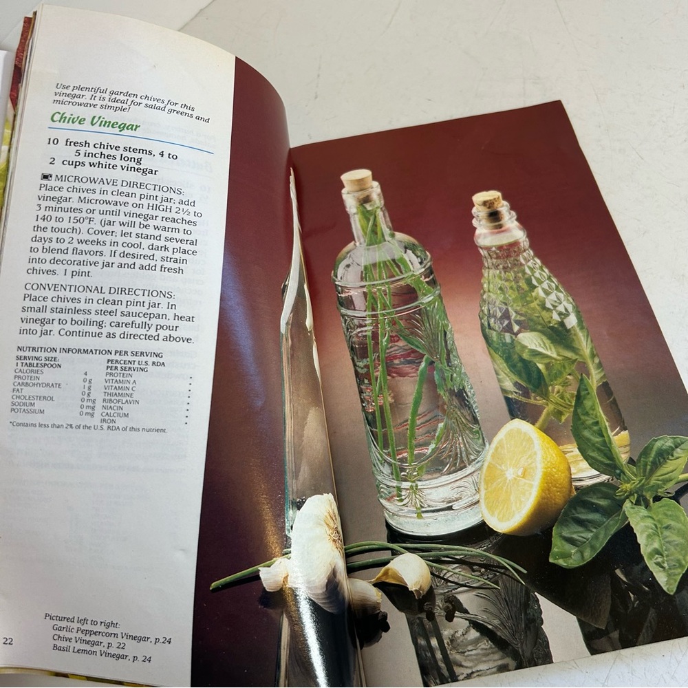 💥5/$25 Vintage Pilsbury super salads and vegetables paperback‎ cookbook 1988 - Picture 6 of 7